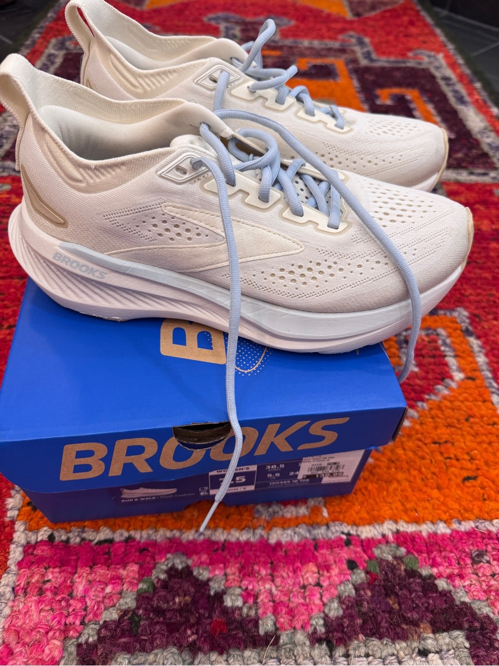 Brooks Women’s Glycerin 23 coconut / sand /skyway color - Picture 4 of 4